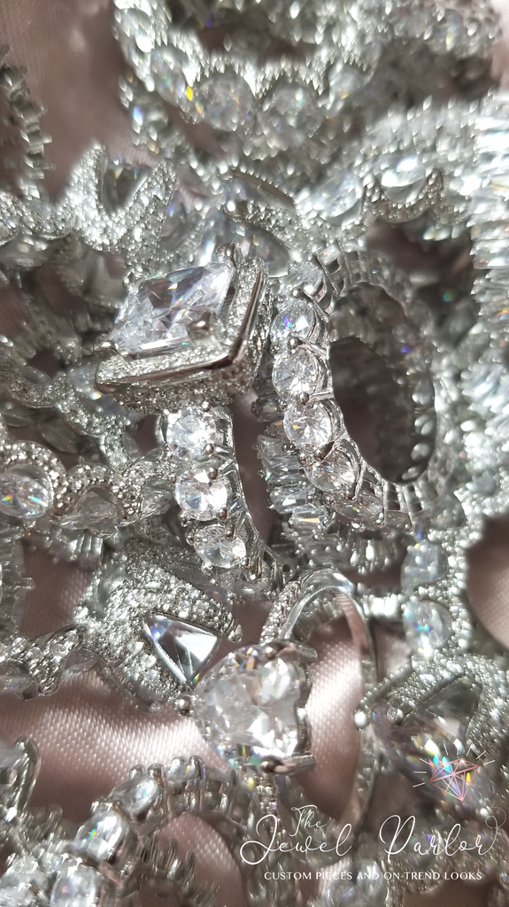 Crown Jewel Brilliant Round Scalloped Ring